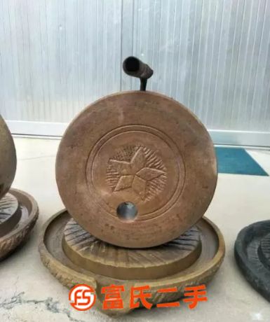 转运石小石磨，包浆醇厚，造型漂亮，可用来装饰摆件做茶托不错，