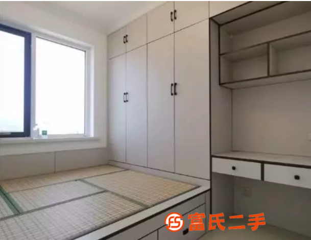 木工师傅打柜子吊顶隔断，板式家具，实木床。