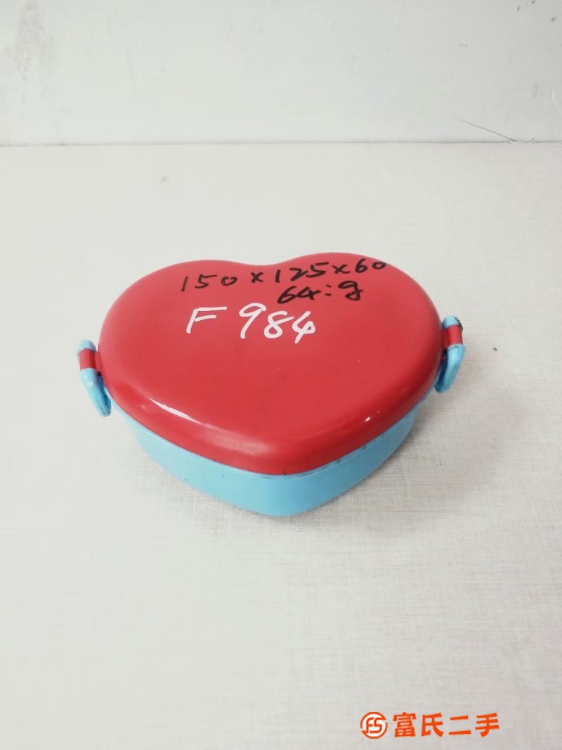 Heart-shaped lunch box