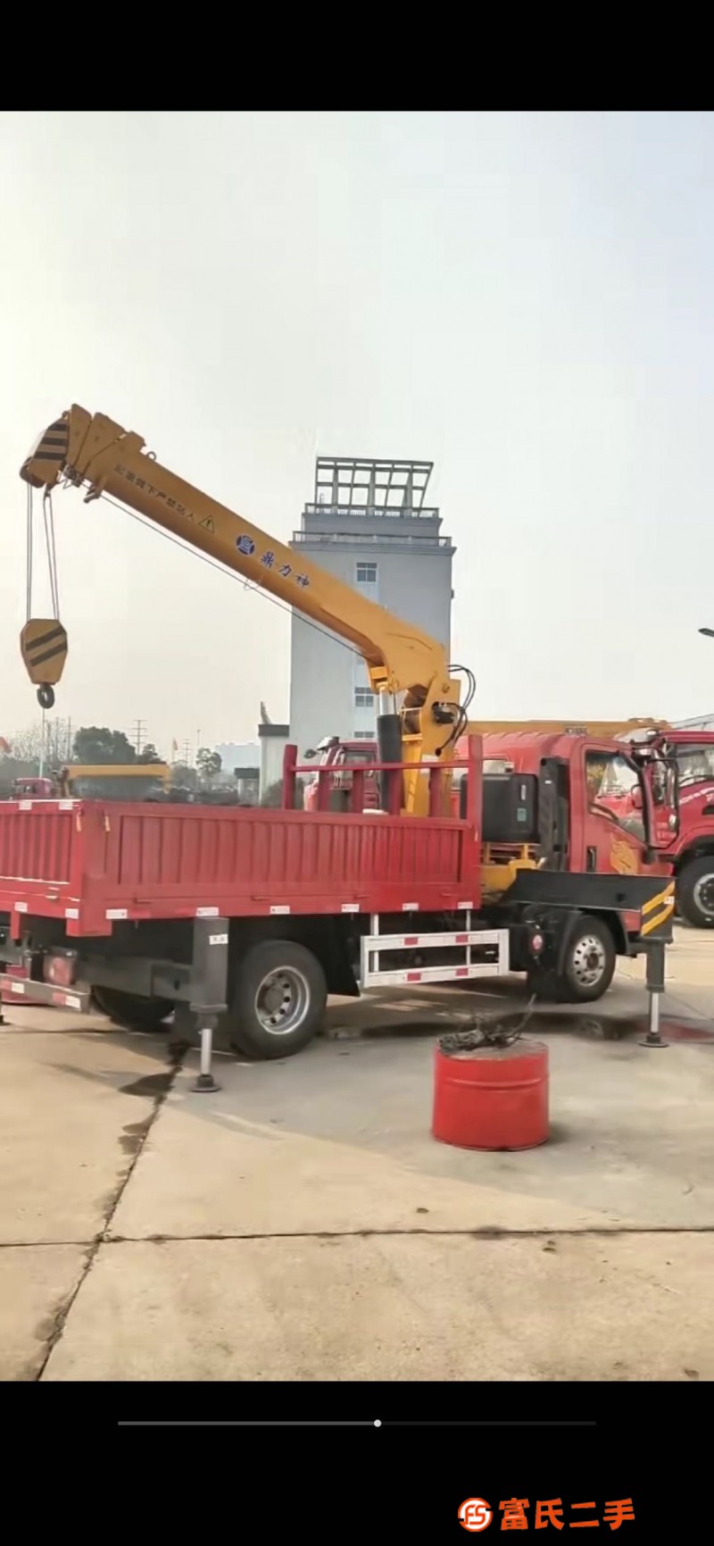 Blue brand 5-ton truck-mounted crane households are also good