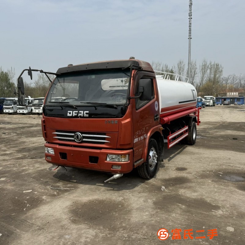 。 No formalities, the best Dongfeng Kangba 8-ton used sprinkler. Brand new tank, Hubei Longwang wate