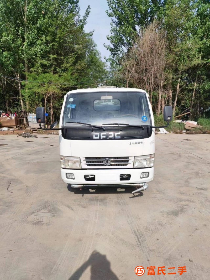 New Dongfeng Dolica. Modified new top 3 cubic sprinkler, equipped with FAW Xichai engine, 85 horsepo