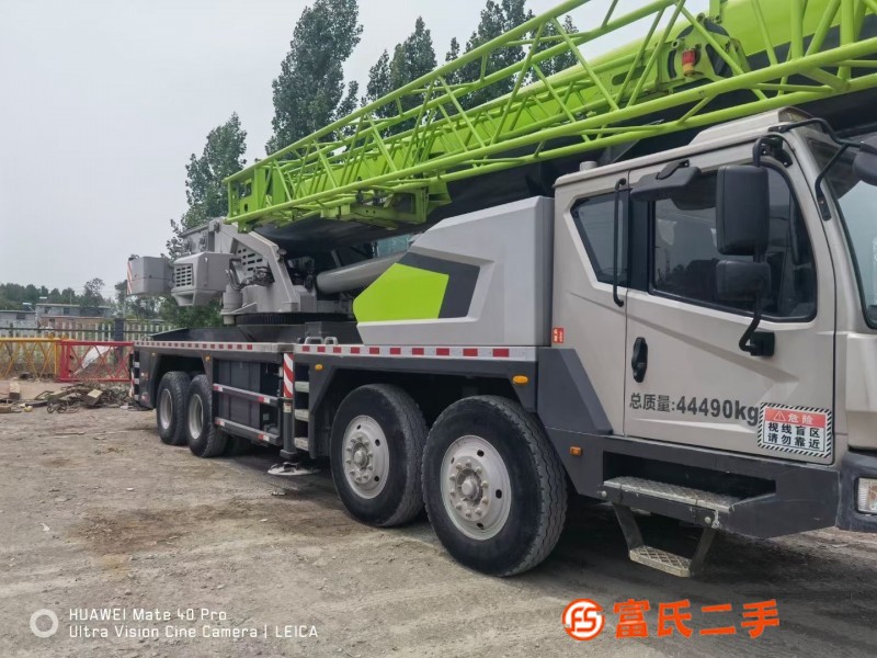 At home, a 21-year Zoomlion 55h5 model with a 14-ton counterweight of 47.5 meters can be exported in