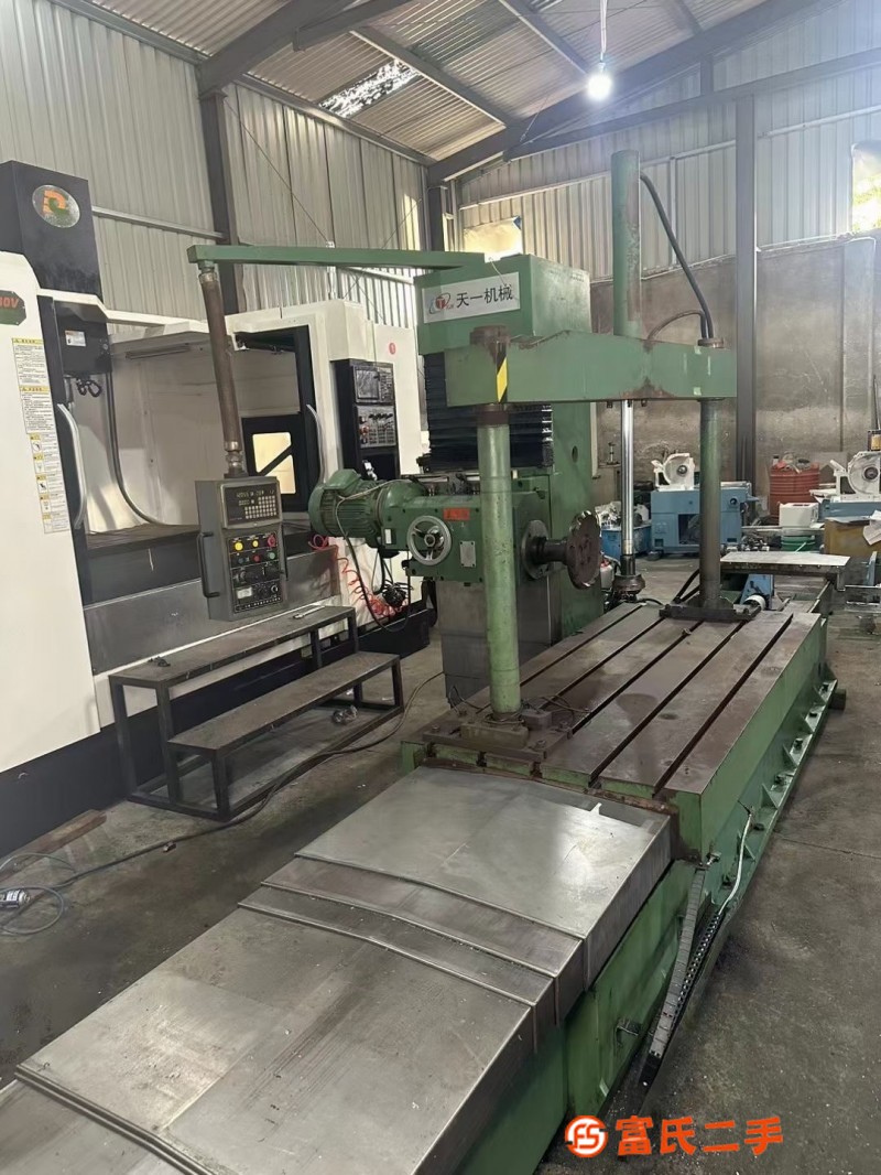 Tianjin Yiji side milling precision milling machine, workbench 900x2000, Taiwan Meiligu milling