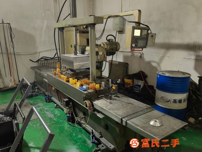 Guilin CNC precision milling machine. Worktable 630x1800, turntable 450x450, not expensive