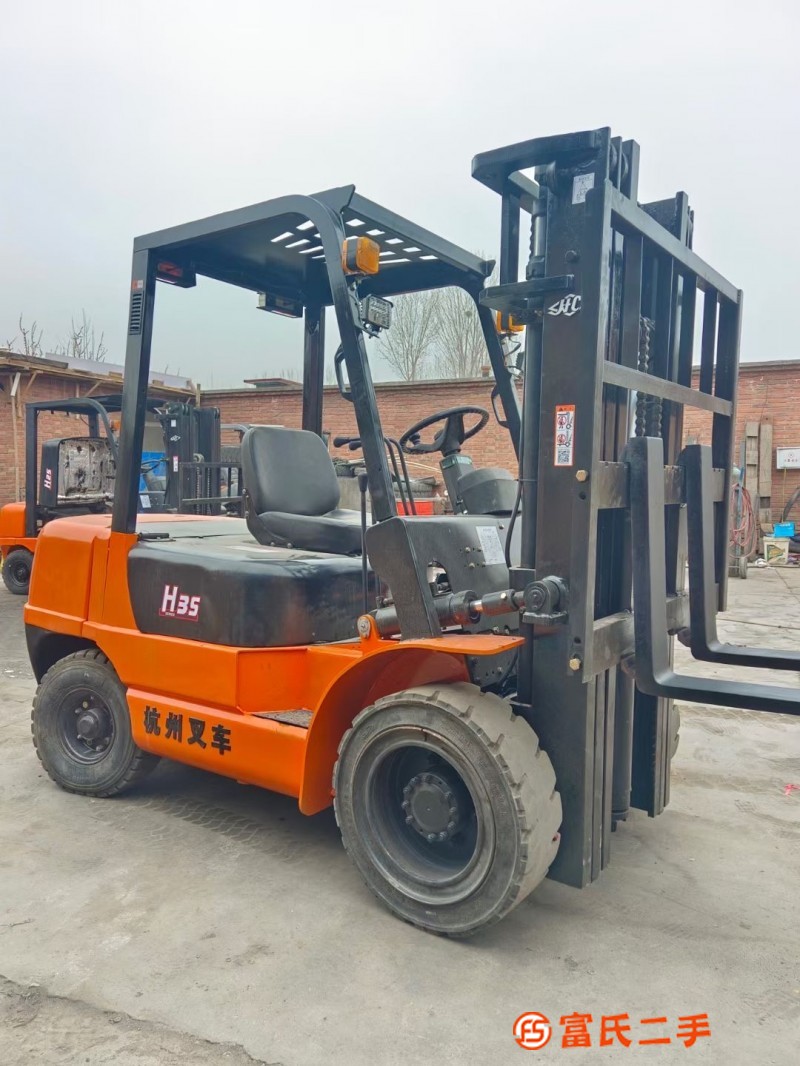 Hangzhou 3.5 tons manual gear three-level rise 4.5 meters, the price is not high