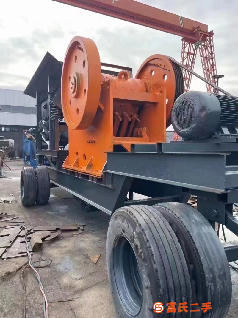 600 * 900 mobile crusher, the price is not high!