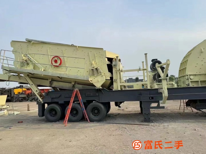 Excellent 21 years Henan Hongji 1512 heavy hammer crushing station. Equipped with 2460-3-layer sieve