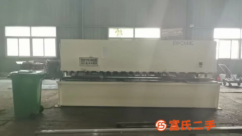 1. Yawei 220t 4m bending machine. 2. The manufacturer made the maintenance paint and pasted the bran