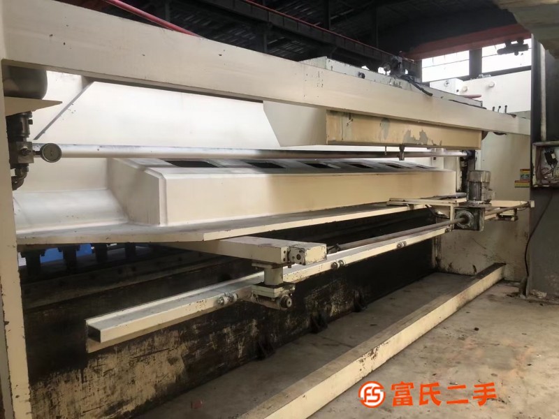 Jiangsu Jiuri 19 year production 8:6 meter gate type plate shearing machine, the work table, on the 