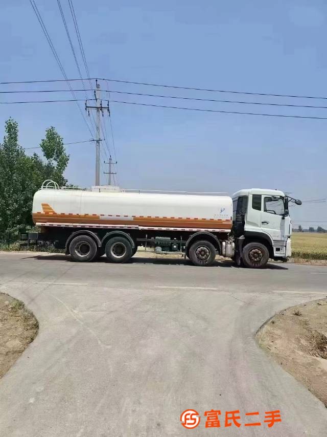 A new front four rear eight 32 square tank truck has arrived, with National VI emissions in May 2020