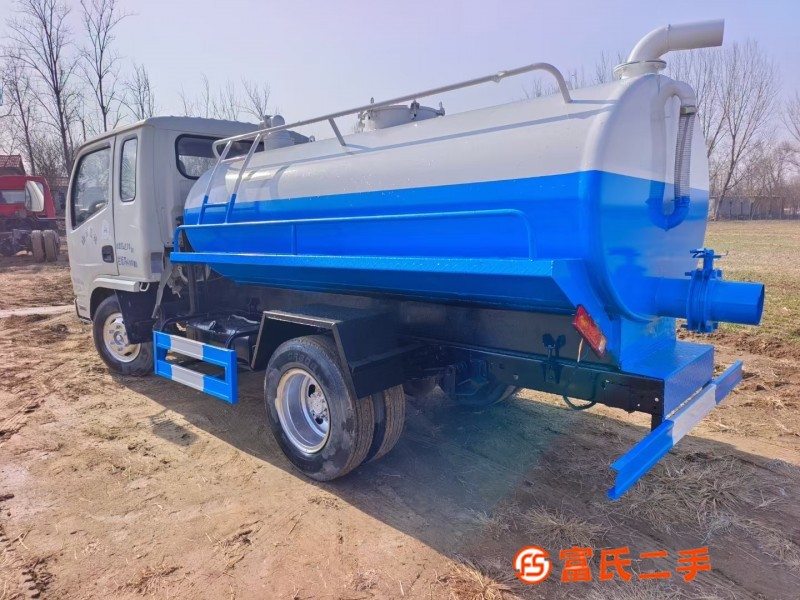 Dongfeng Dolika 3 cubic suction truck, just out of the workshop, equipped with a regular diesel engi