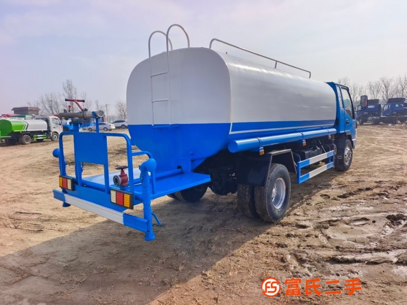 A 10 cubic meter sprinkler truck is currently in use, with Jianghuai Weiling chassis modification, e