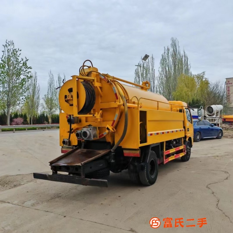 Boutique 7+3 cleaning and suction vehicle, registered in May 2017, with golden Yuchai engine, Tongji