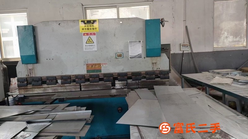 63t × 2500 bending machine