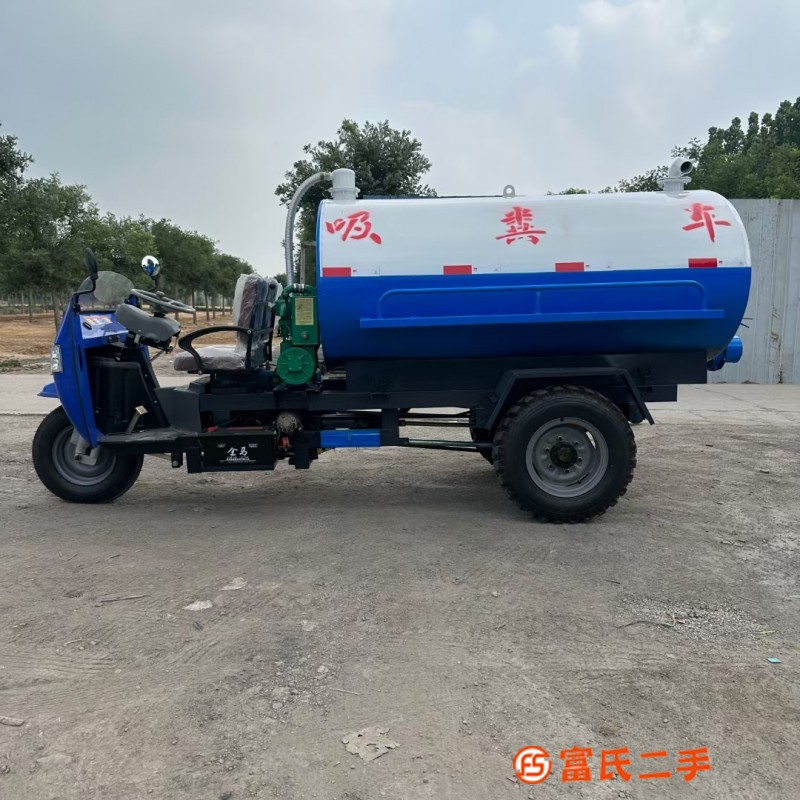 Diesel three wheeled suction truck