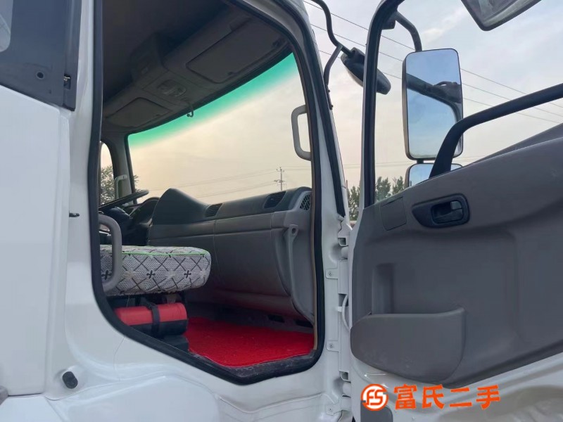 Dongfeng Tianjin 13.5 cubic sprinkler, Cummins 180 horsepower engine, s900 gearbox, five original th