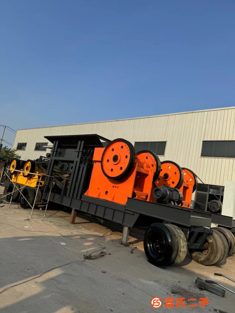 The mobile crushing station produces 100 tons of initial crushing at Shanghai Road and Bridge 69. Li