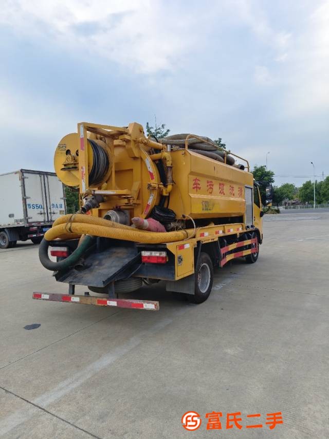 Transfer of a 20-year blue brand 4+2 cleaning and suction vehicle, individual business owner, Cheng 