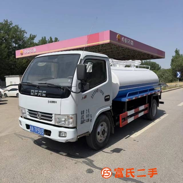 Registered in May 2020, Dongfeng Dolika Blue brand 5-cubic suction truck with a full diesel 115 hors