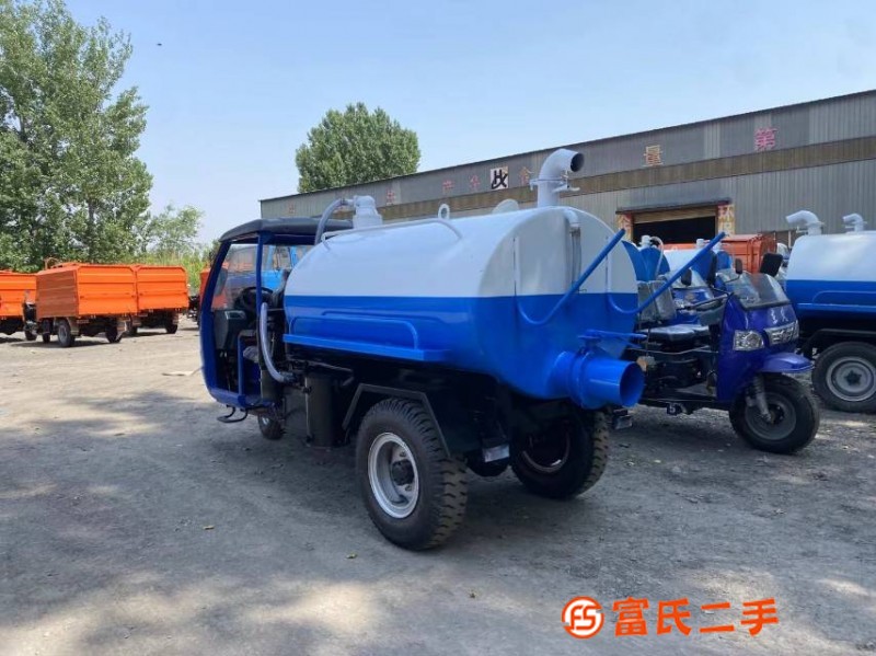 Septic suction truck