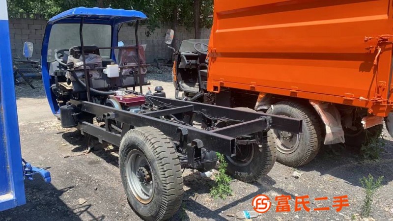 Buy out the backlog of original factory simple shed chassis that can be customized for suction truck