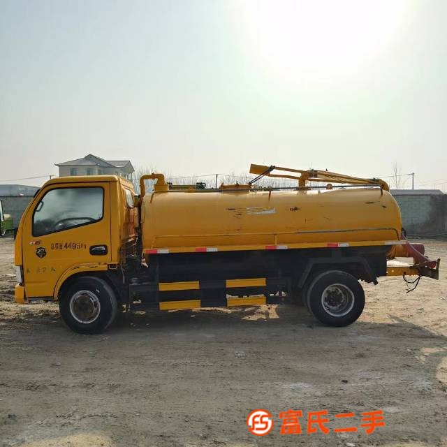 New blue brand five cubic suction truck, registered in September 2019, driving 20000 kilometers, wit