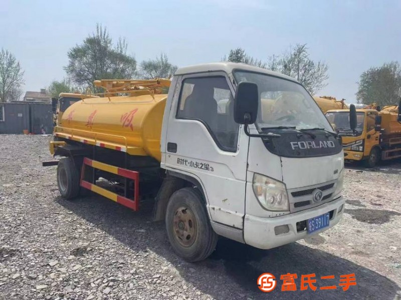 Just arrived home, a registered Futian Blue brand four cubic suction truck from December 2013, Anhui