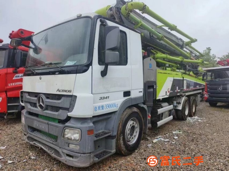 In 2019, the Zhonglian Mercedes Benz was 49 meters long with six articulated arms, originally a firs