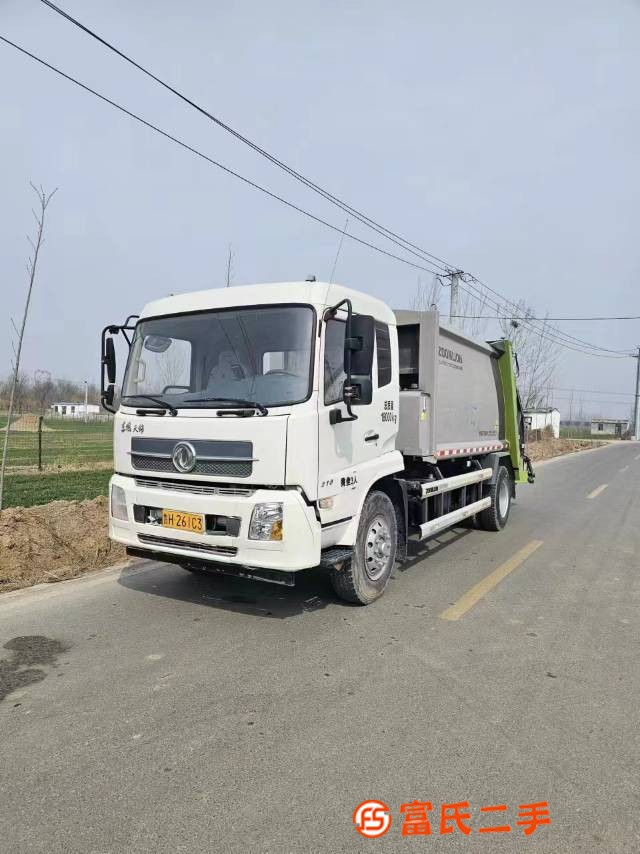 Newly arrived Zhonglian 5180, 14 square meter rear mounted compressed garbage truck, registered in J