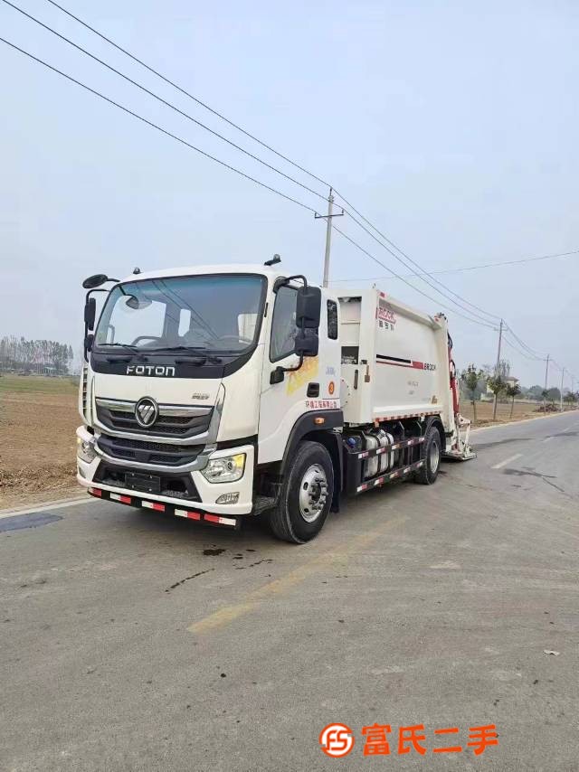 New arrival of two high-quality 5180 compressed garbage trucks with large floor level shovels, equip