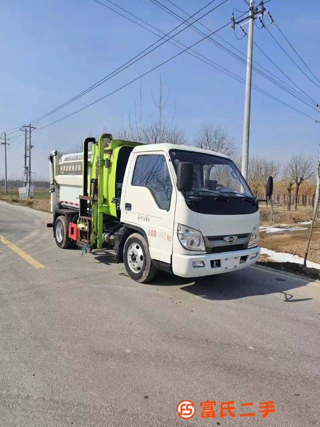 Two new blue brand 5 cubic meter side mounted garbage trucks have arrived. They were registered in M