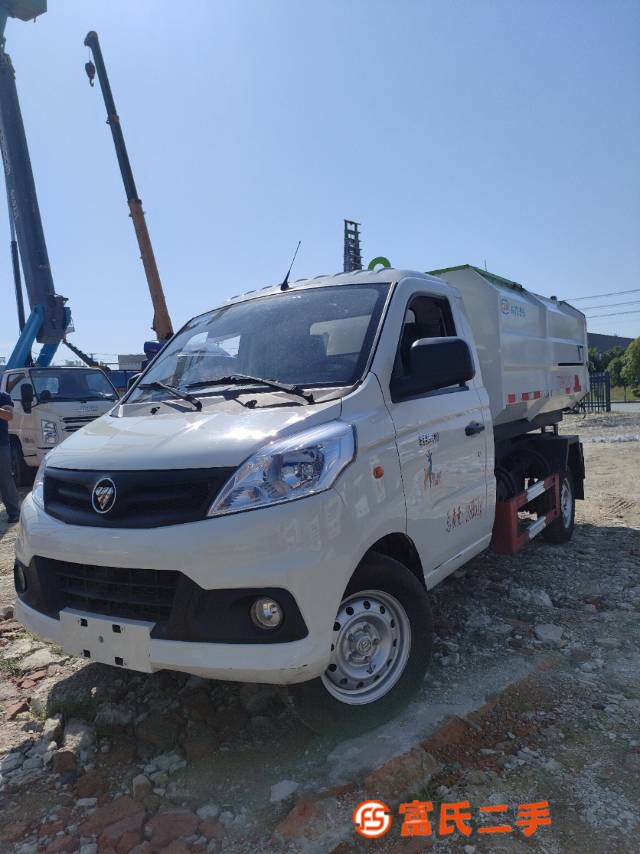 Transfer of a blue license 3-party side mounted garbage truck registered in May 23, installed by Che